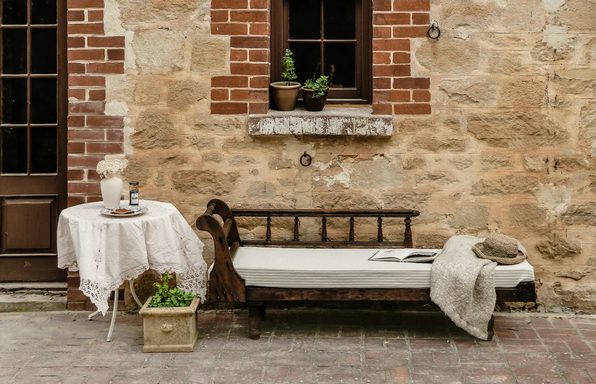 Chaise lounge the deals brick